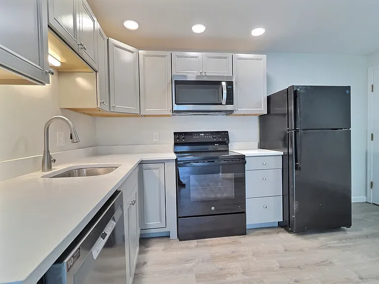 76 Spring St #301 — Photo 6