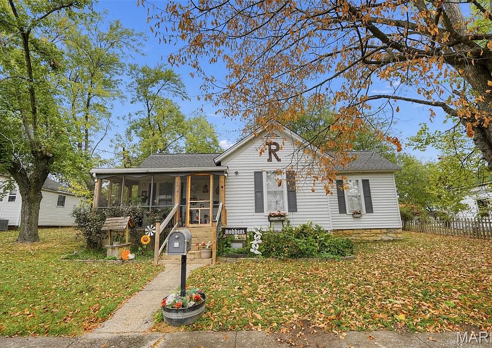 1st image of 204 Watts St