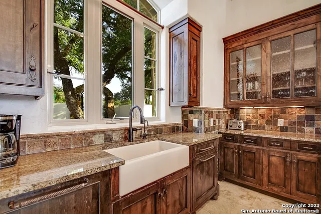202 Waterstone Pkwy — Photo 11