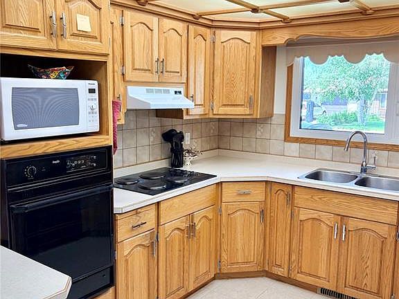 5th image of 63 Clarewood CRESCENT