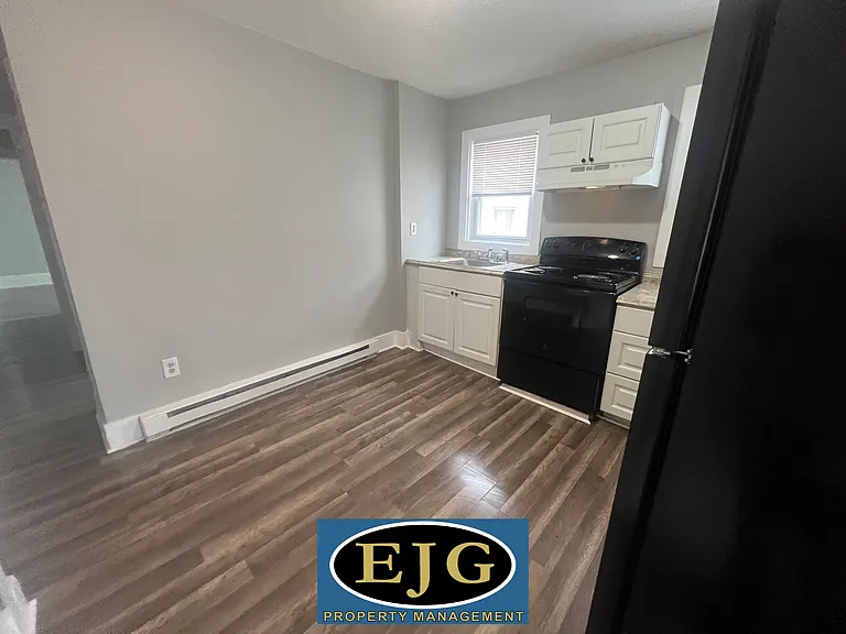 209 Pine St #2 — Photo 4