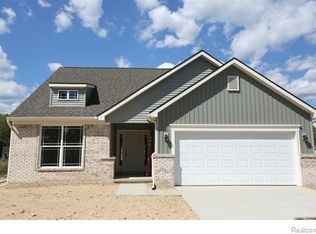 2610 Willowcrest Cir, Howell, MI 48843