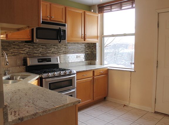 2nd image of 4350 S Lake Park Ave #3S