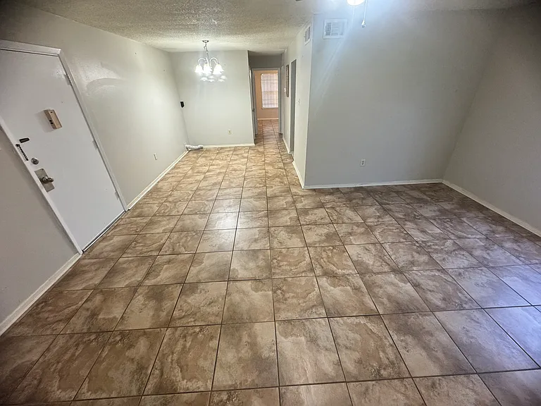 680 Sharp Ln #116 — Photo 2