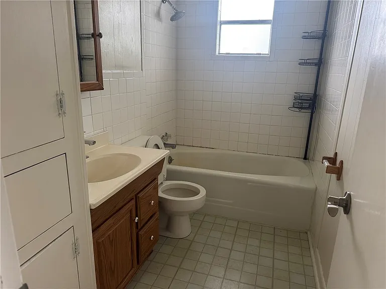 1063 Bowman Ln — Photo 10