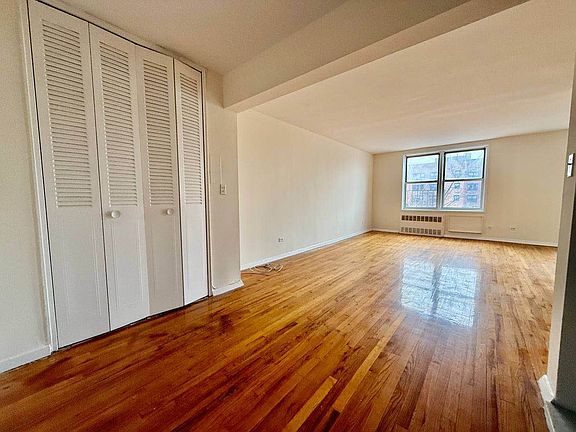 2nd image of 399 Ocean Pkwy APT 5G