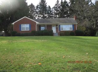 2446 Mount Vernon St, Waynesboro, VA 22980