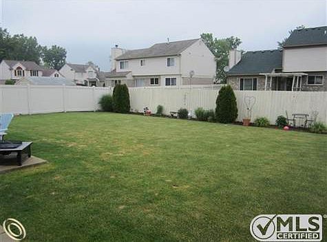 4th image of 22631 Stephanie Ct
