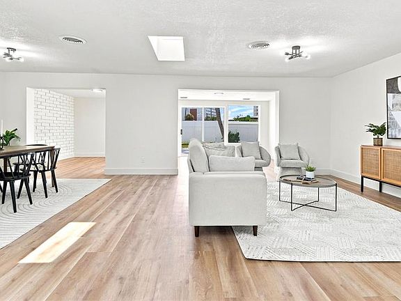 4th image of 2542 W CORAL WAY