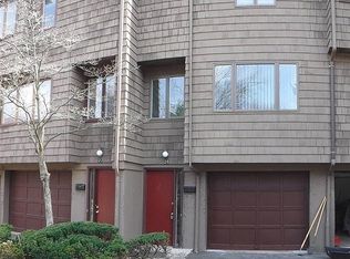 26 Towne House Rd, Hamden, CT 06514