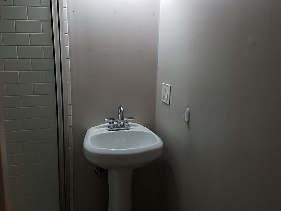 2nd image of 13449 Moorpark St APT B