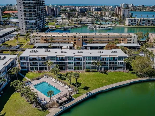 7405 Bay Island Dr S APT 220, South Pasadena, FL 33707