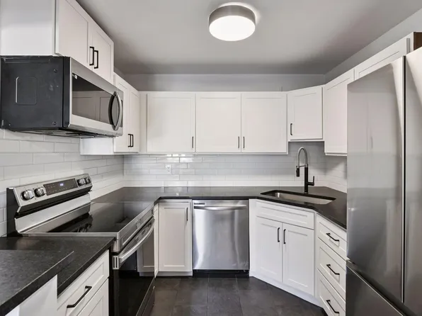 2030 Ridge Dr APT 31, Saint Louis Park, MN 55416