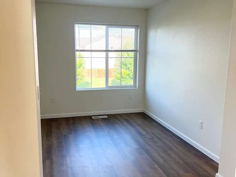 2129 NW Woodland Dr — Photo 9