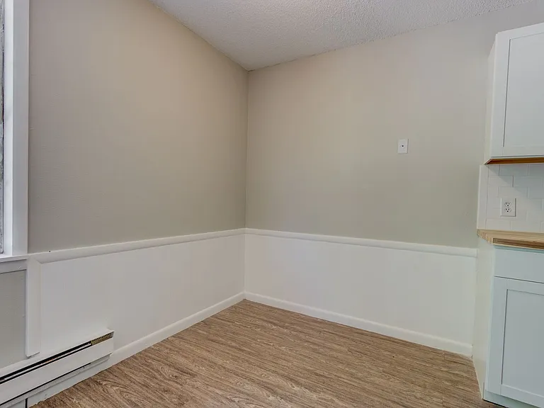 The Azalea: 1 & 2 Bedroom Apartments — Photo 8