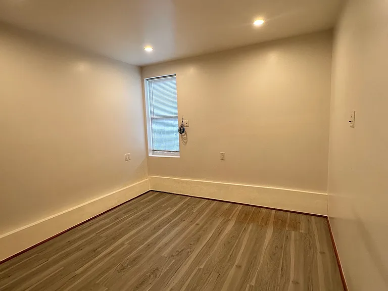 137 Miriam St — Photo 2