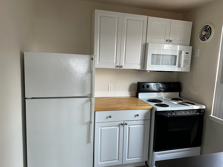 514 E Roy St #202 — Photo 7