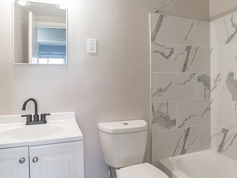 Raleigh Court Apartments — Photo 6