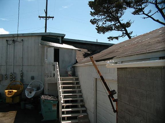 3rd image of 320 E Dock St