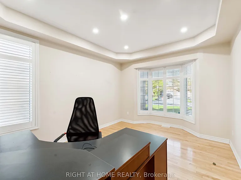 115 Woliston Cres — Photo 13