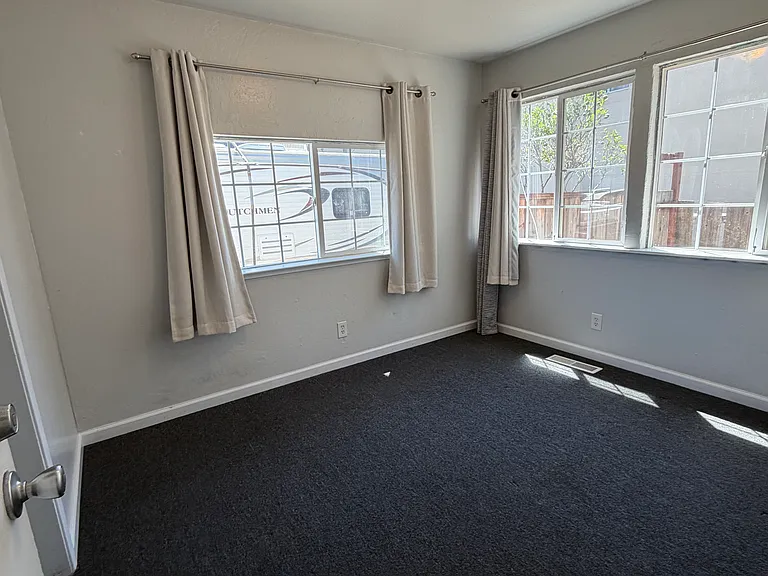 1829 Kinsley St — Photo 28