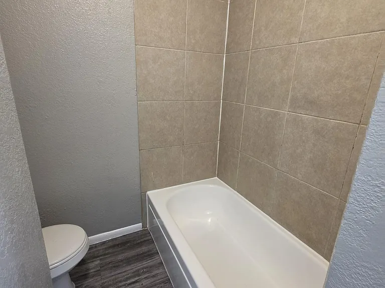 11045 N 17th Ave #2-D — Photo 8