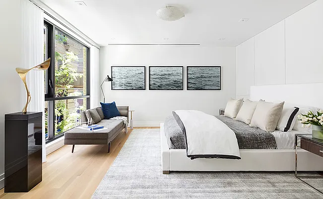 Rented by A & I Broadway | media 21