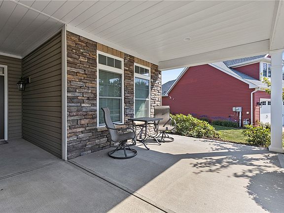 3rd image of 225 Brookside Dr