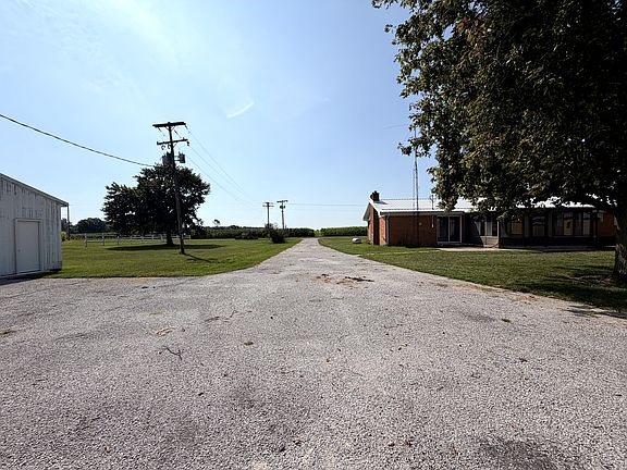 5th image of 1324 19th Rd
