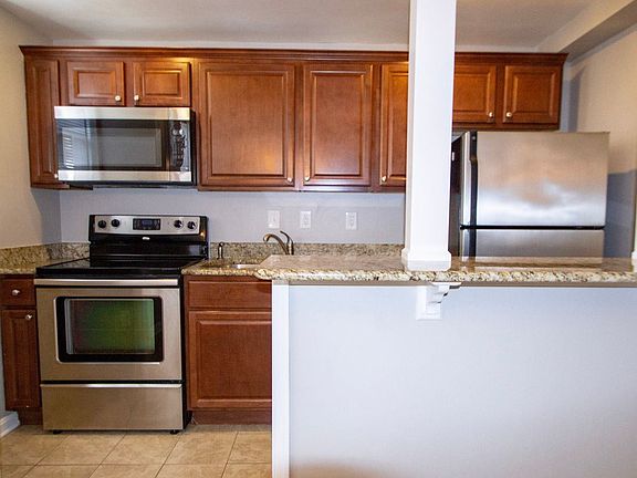 4th image of 1813 N Queens Ln APT 154