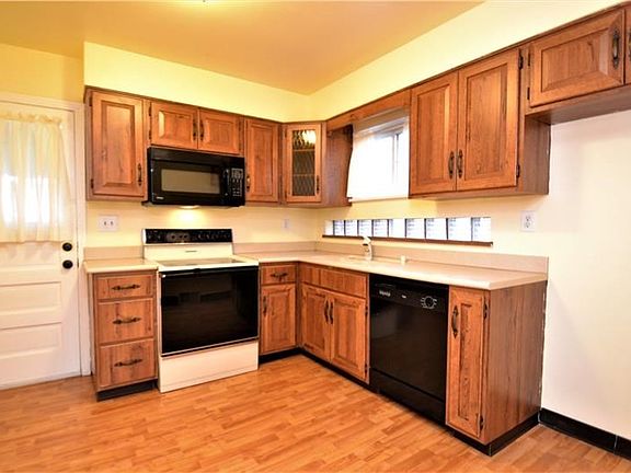 Eat-in-Kitchen with laminate flooring and cool glass block back-splash!