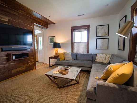 Plenty of seating for everyone with a smart TV and fast wifi.