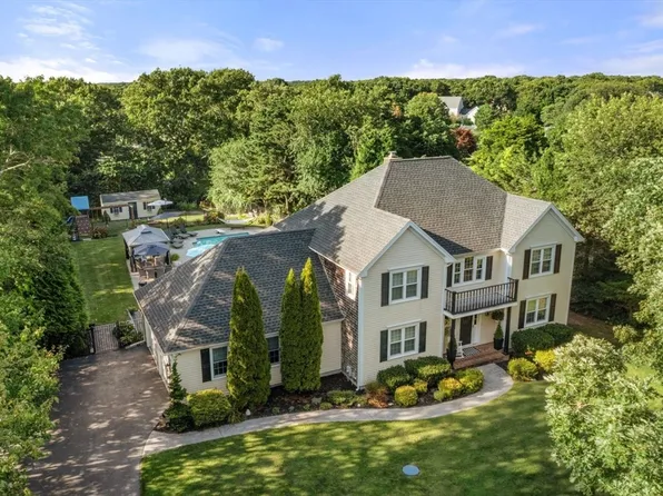 9 Fieldwood Dr, Bourne, MA 02532