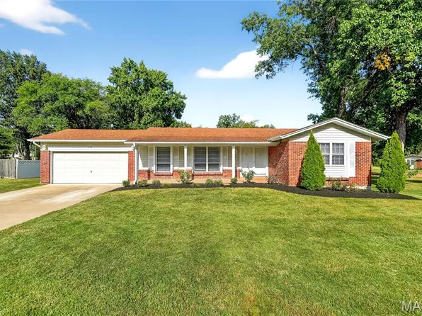 312 Stephanie Ln, Ballwin, MO 63011