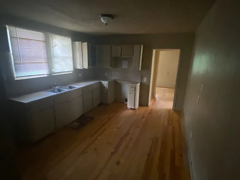 5112 Clayton Dr — Photo 2