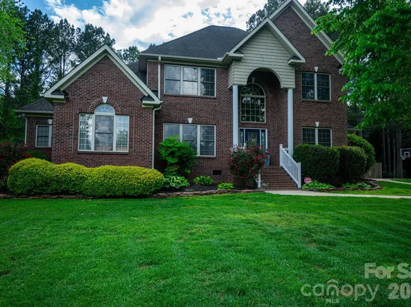 435 Crowders Bluff Ct, Clover, SC 29710