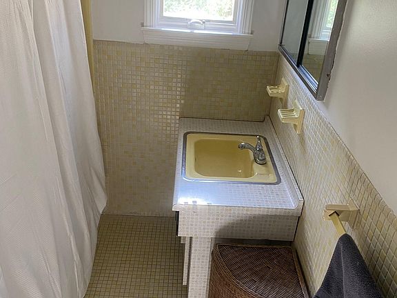 5th image of 30 Sumner Ave #1