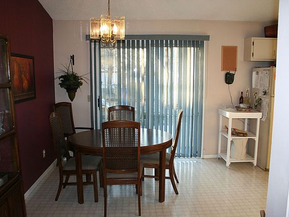 dining area/door to patio