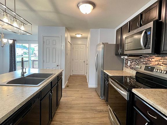 3rd image of 316 Countryshire Dr