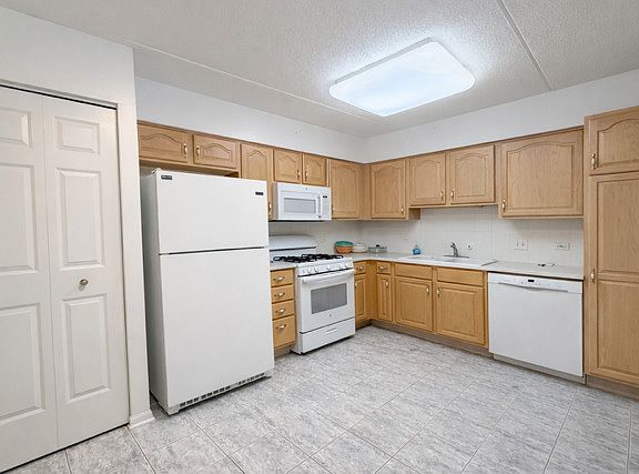 5th image of 7081 W Touhy Ave APT 410