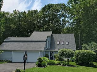 7 Coventry Ln, Naugatuck, CT 06770