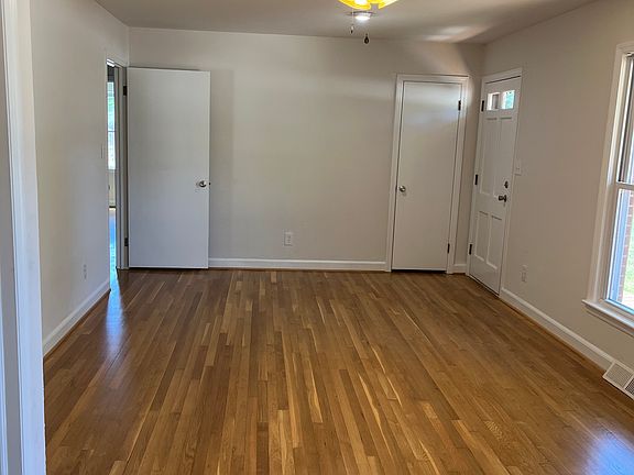 5th image of 207 Rock Creek Dr