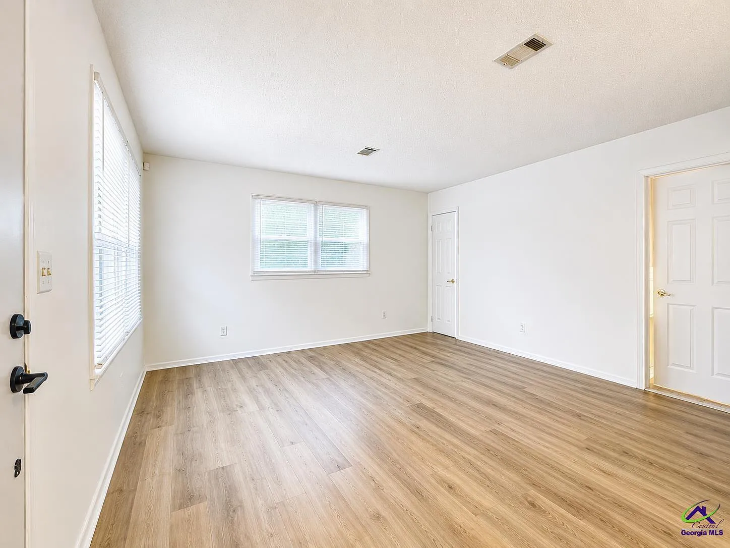 3 bed, 1.5 bath, 1511 sqft, $1,295 — Photo 3