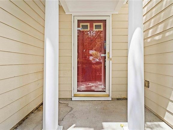 3rd image of 5820 Terremont Cir