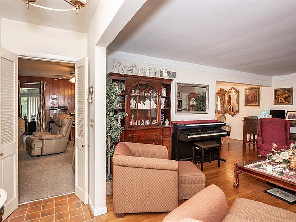 3rd image of 6536 Teakwood Ct