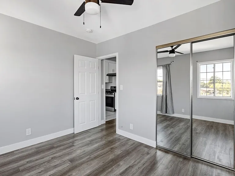 1608 W 42nd Pl — Photo 7