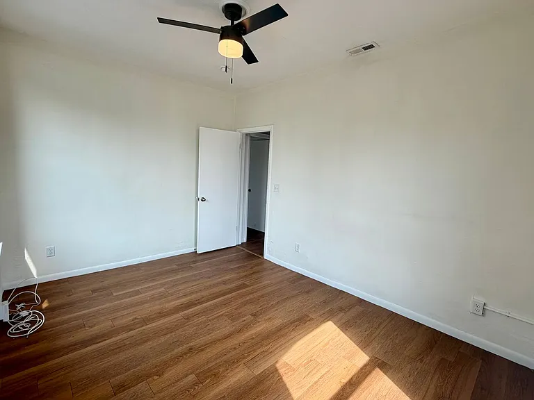 2202 Lexington Ave #A — Photo 11