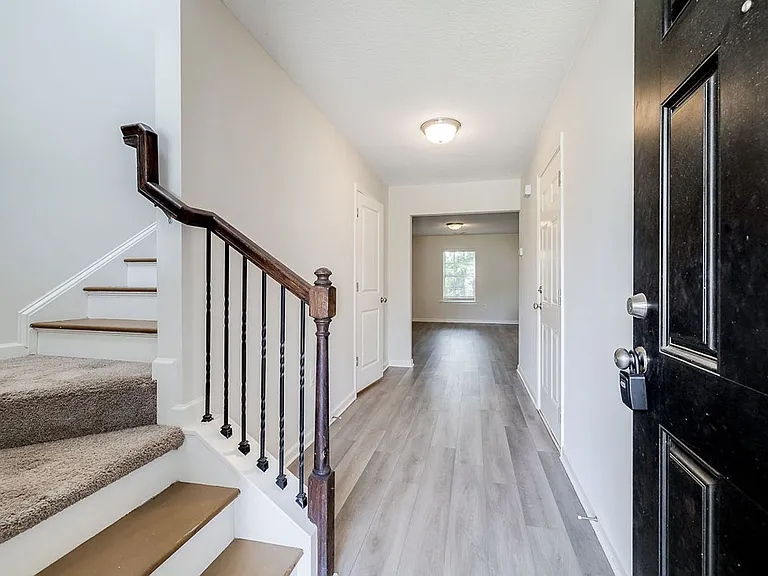 176 Barfield Way — Photo 3