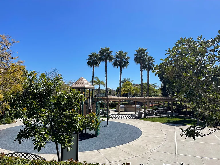 Within 150 feet walking distance from private studio is a community park setting with pool with jacuzzi, barbecues, tennis courts and outdoor fireplace