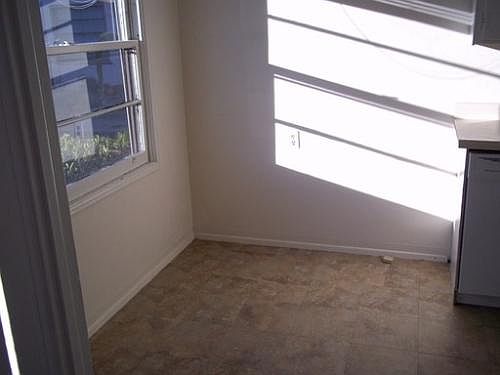 5th image of 102 Dickinson St APT D